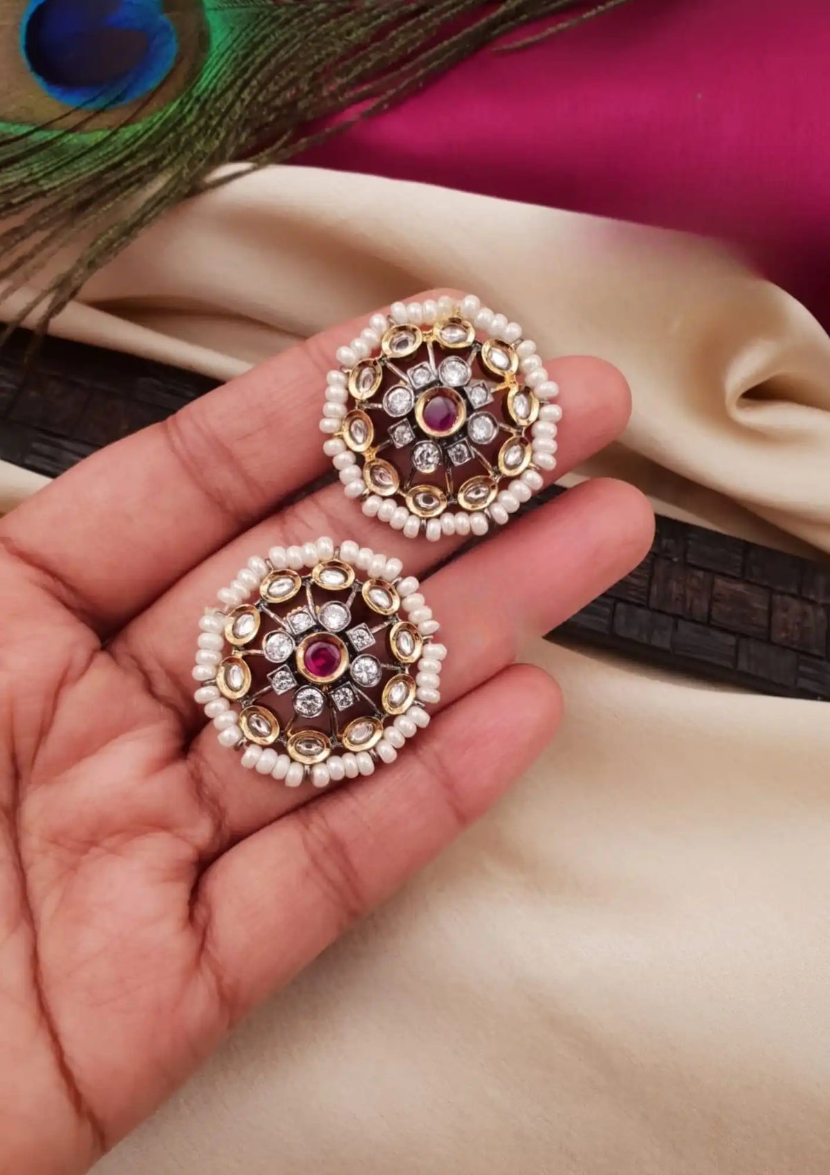 Victorian and pearls earrings with screw back