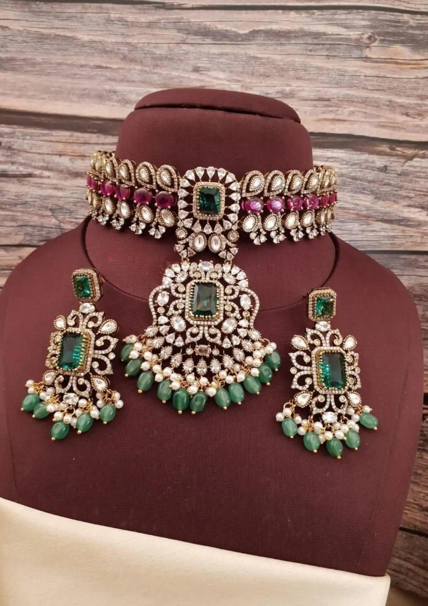 Victorian jewellery choker necklace with earrings