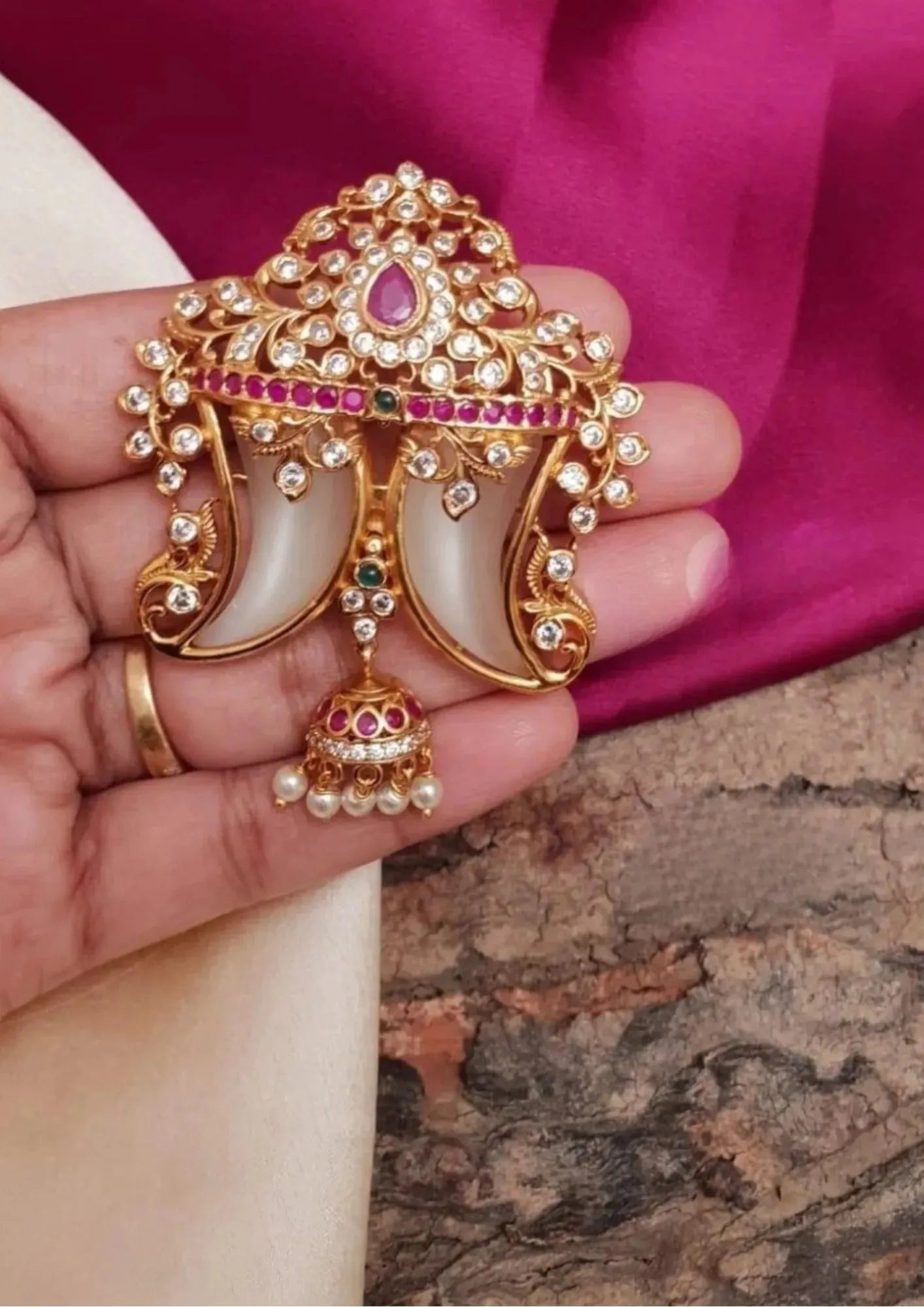 Kundan stone pendent