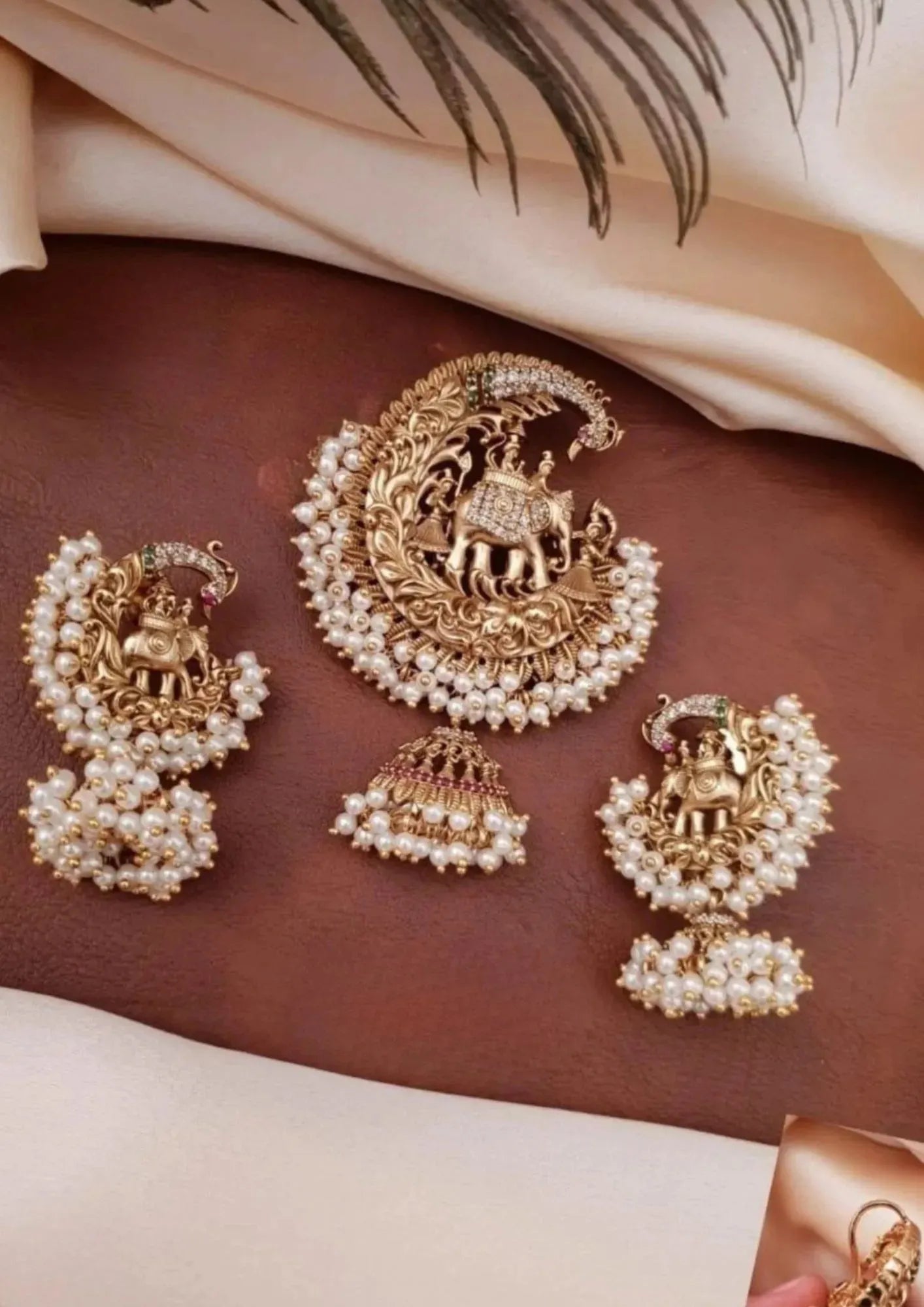 Kundan stone pallaki pendent set with earrings