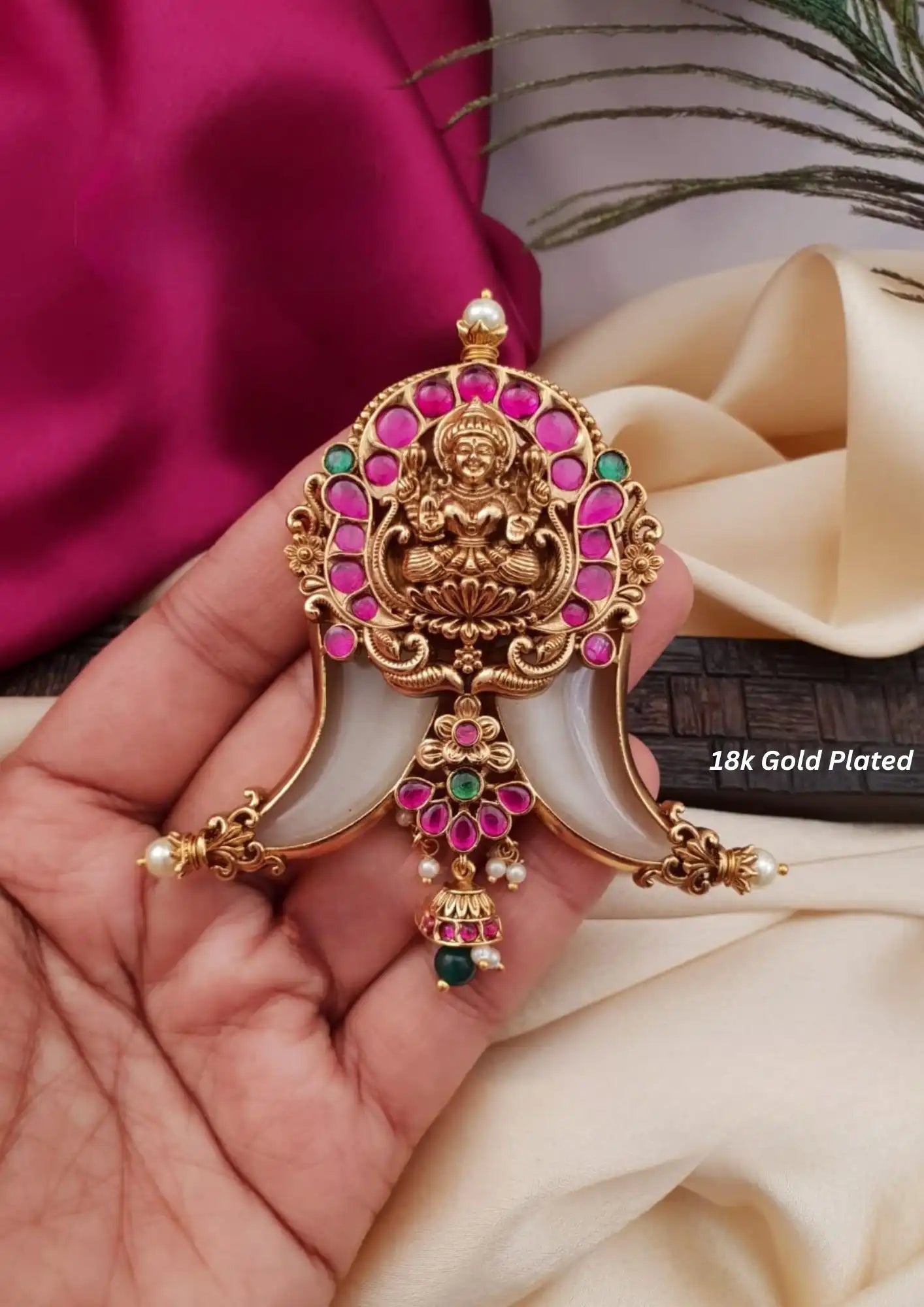 Jadau kundan temple jewelry pendant